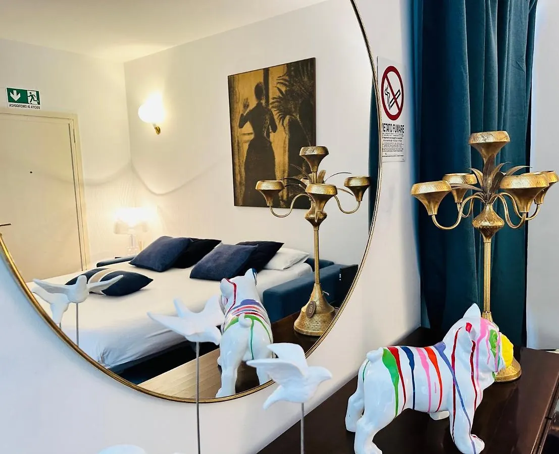 Comecasa Duomo - San Babila Lovely Apartment contacts